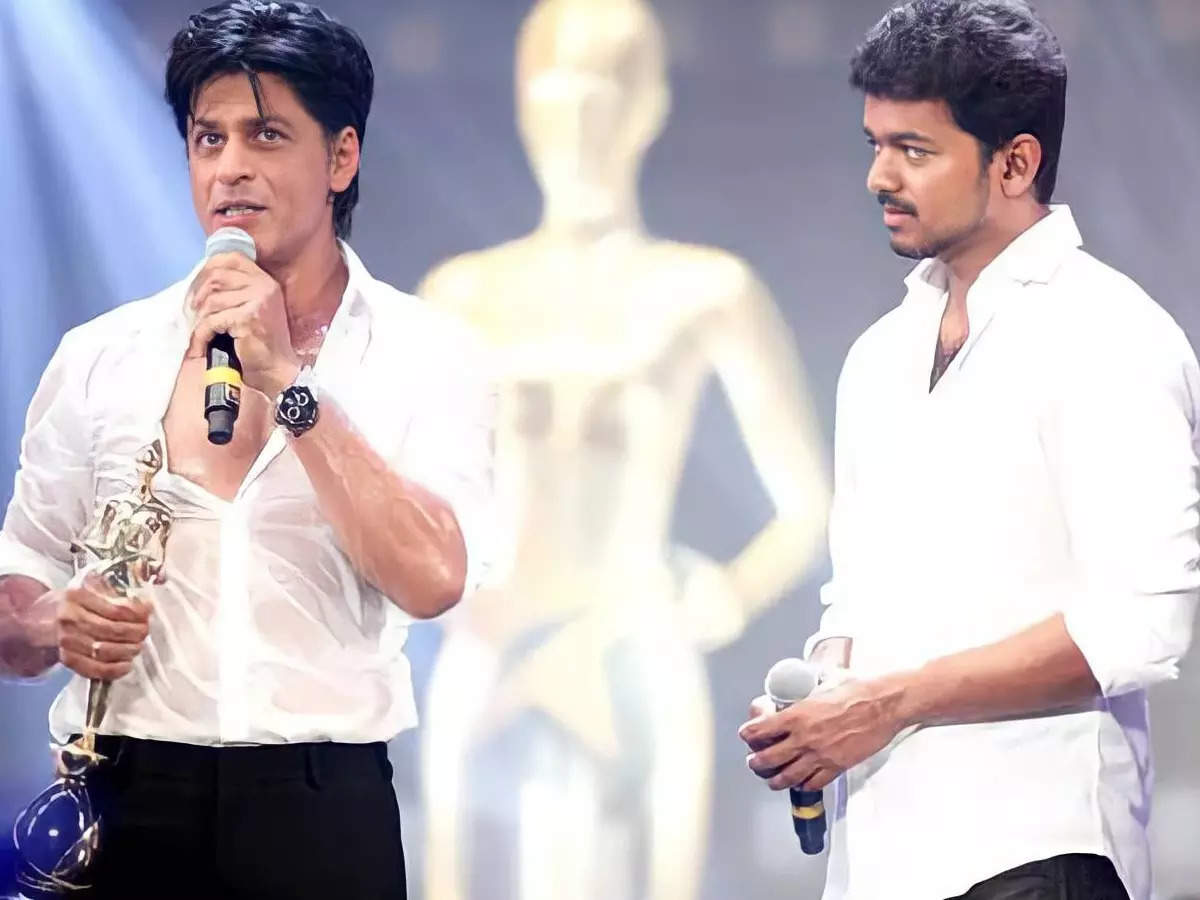 George 🍿🎥 (@georgeviews) on Twitter photo <a href="/iamsrk/">Shah Rukh Khan</a> <a href="/Atlee_dir/">atlee</a> <a href="/actorvijay/">Vijay</a> Thank you to the Badshah of Bollywood Shah Rukh Khan sir for his tweet on #Beast trailer. Excellent gesture. He also admits he's a big fan of #ThalapathyVijay. Genuine appreciation for the brilliant trailer.
Expecting #ThalapathyVijay and SRK in a film together. 🙏 <a href="/iamsrk/">Shah Rukh Khan</a> <a href="/Atlee_dir/">atlee</a> <a href="/actorvijay/">Vijay</a> Thank you to the Badshah of Bollywood Shah Rukh Khan sir for his tweet on #Beast trailer. Excellent gesture. He also admits he's a big fan of #ThalapathyVijay. Genuine appreciation for the brilliant trailer.
Expecting #ThalapathyVijay and SRK in a film together. 🙏