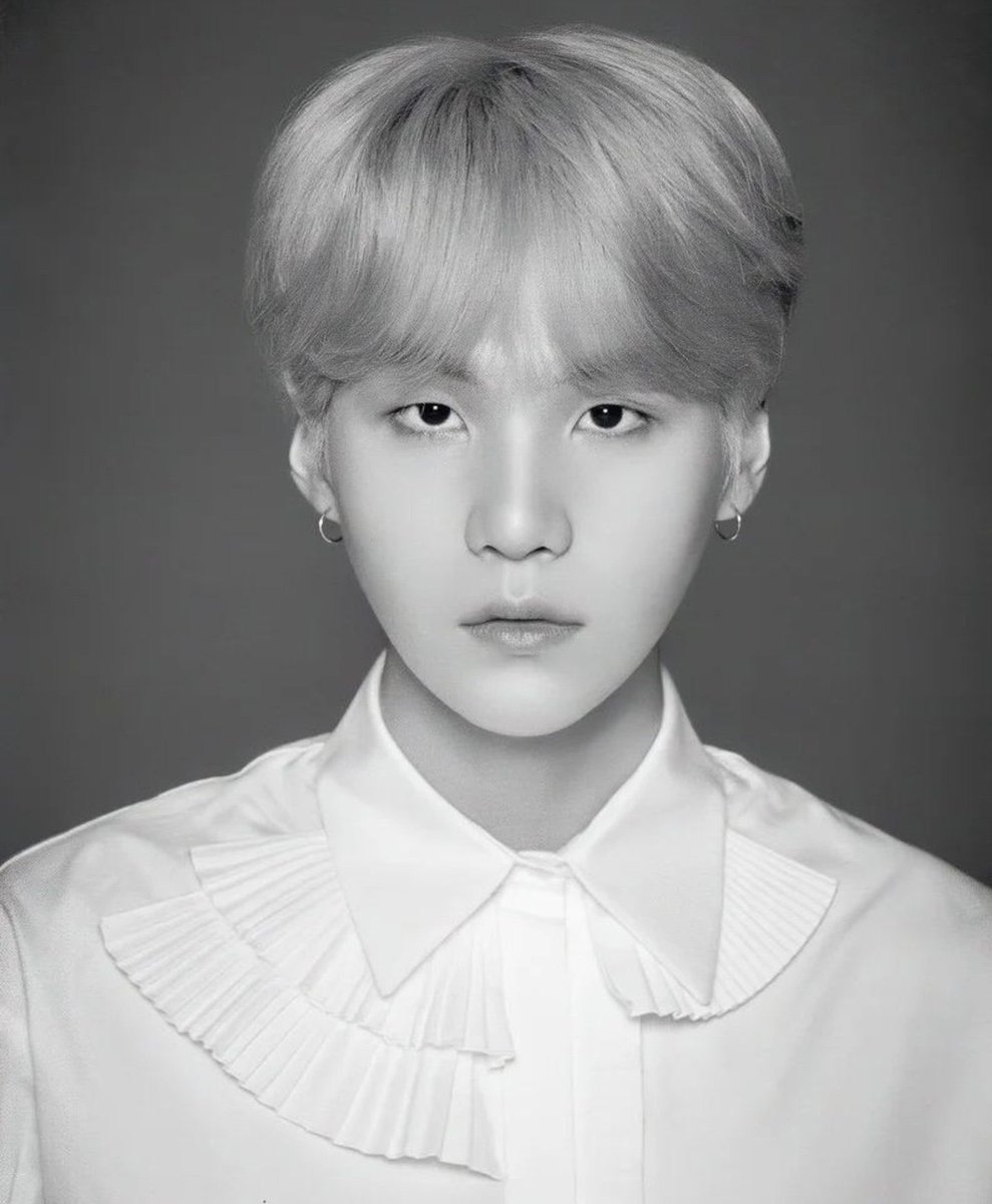 PupleSuga's tweet photo. 무채색이여도 빛나는🤍🖤 https://t.co/FcZ7myLyfg