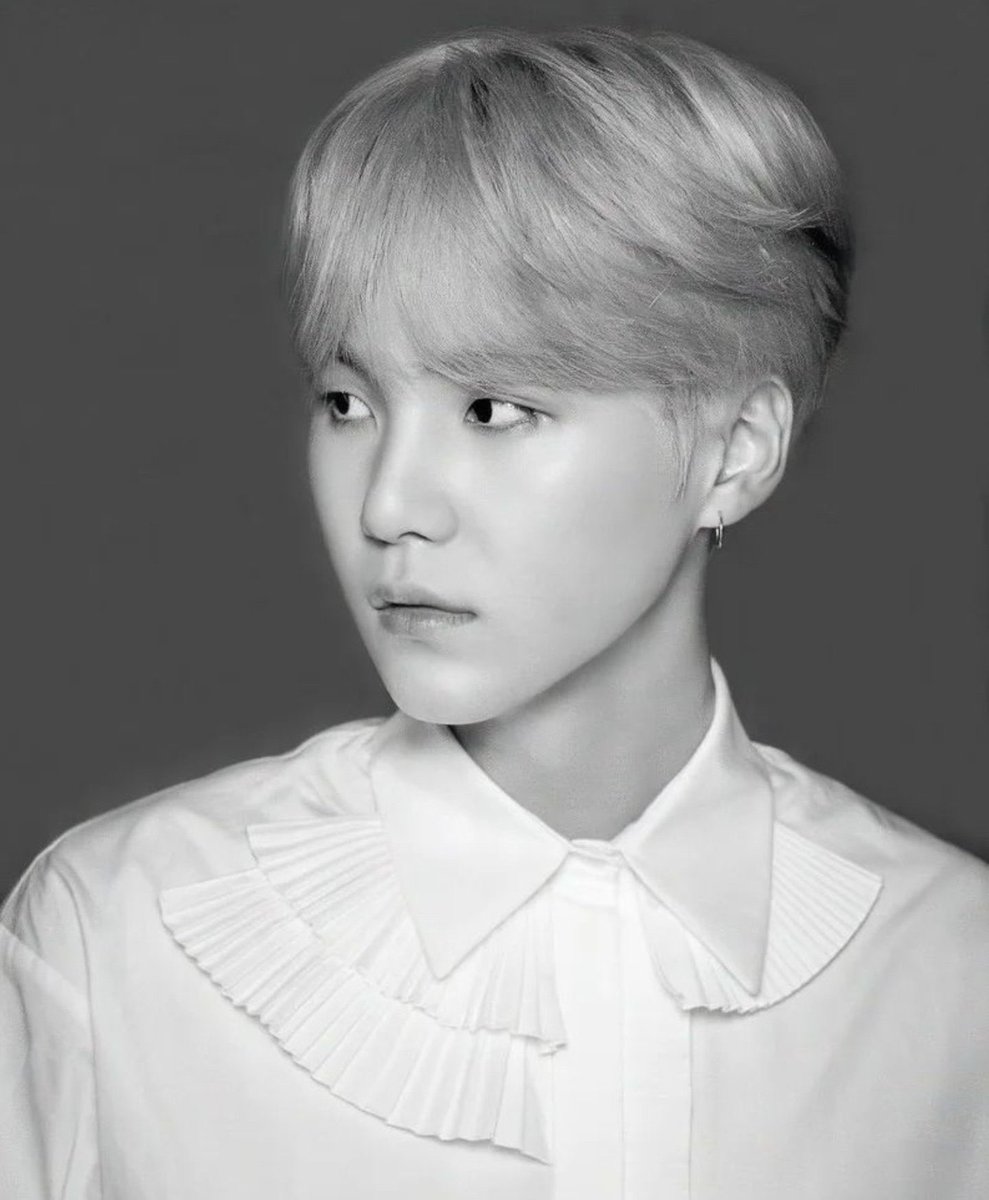 PupleSuga's tweet photo. 무채색이여도 빛나는🤍🖤 https://t.co/FcZ7myLyfg