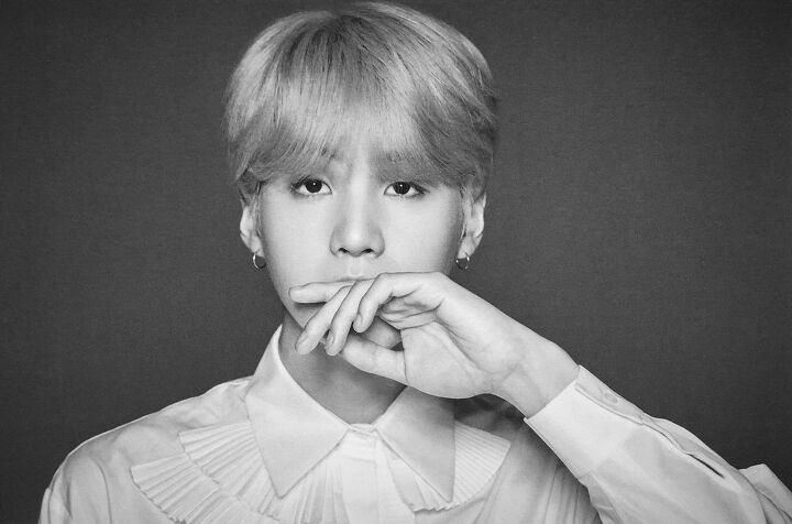 PupleSuga's tweet photo. 무채색이여도 빛나는🤍🖤 https://t.co/FcZ7myLyfg