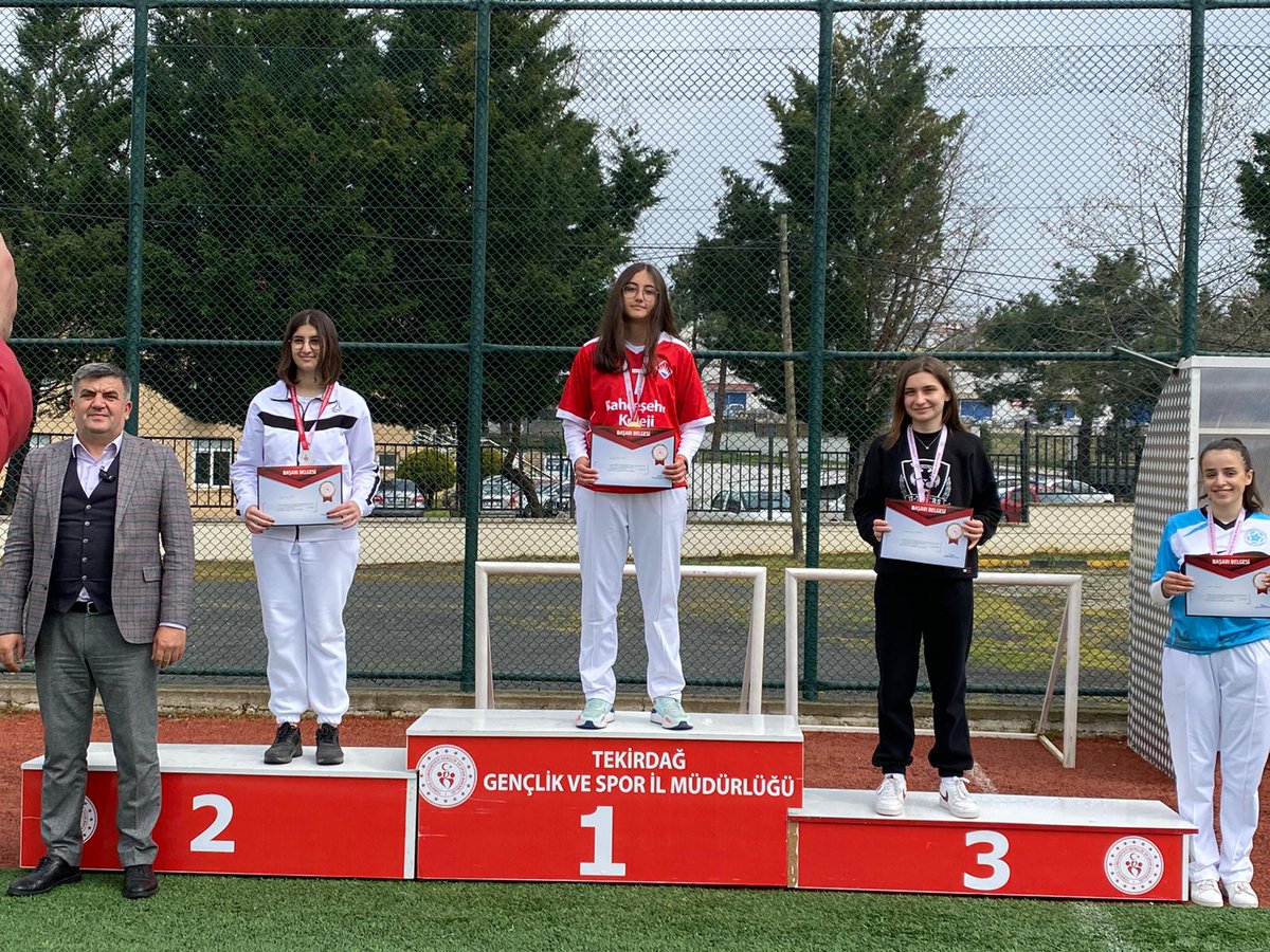 bk_tekirdag's tweet photo. Tekirdağ Okullar Arası Okçuluk Makaralı Yay’da 
İl 1’si olan Anadolu Lisesi öğrencimiz Beyza Duru Çelik’i 🥇

Klasik Yay’da İl 2’si olan Anadolu Lisesi öğrencimiz Zeynep Erdem’i 🥈
tebrik eder başarılarının devamını dileriz. https://t.co/WCRDh4Pqre