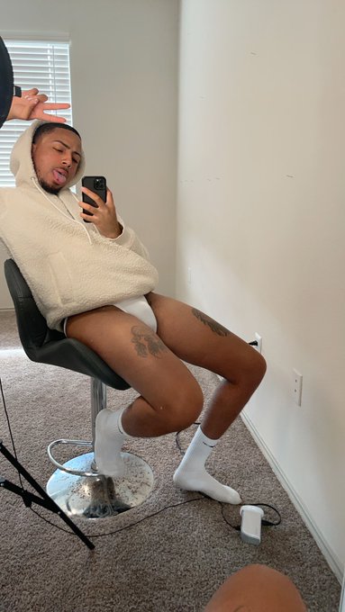 Watch ‘PrettySunny🌹's leaked NSFW photo on TwXstars