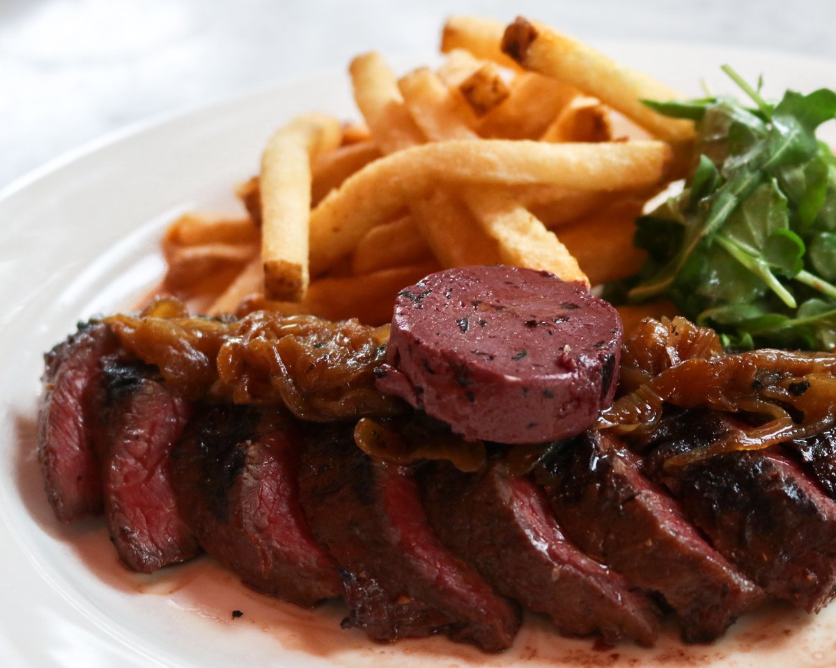 From the caramelized onions to the perfectly crisp fries, our hanger steak and pommes frites is the perfect meal 🤗