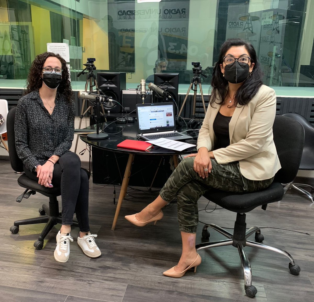 RadioUdeG's tweet photo. 🎭Daniela Yoffe, Coordinadora de @ArtesEsceUDG nos acompaña con para conversar sobre la Plataforma Escenia así como las convocatorias que ofrece a creadores escénicos con trayectoria y también a los más jóvenes. https://t.co/ZSGT6uMPg5