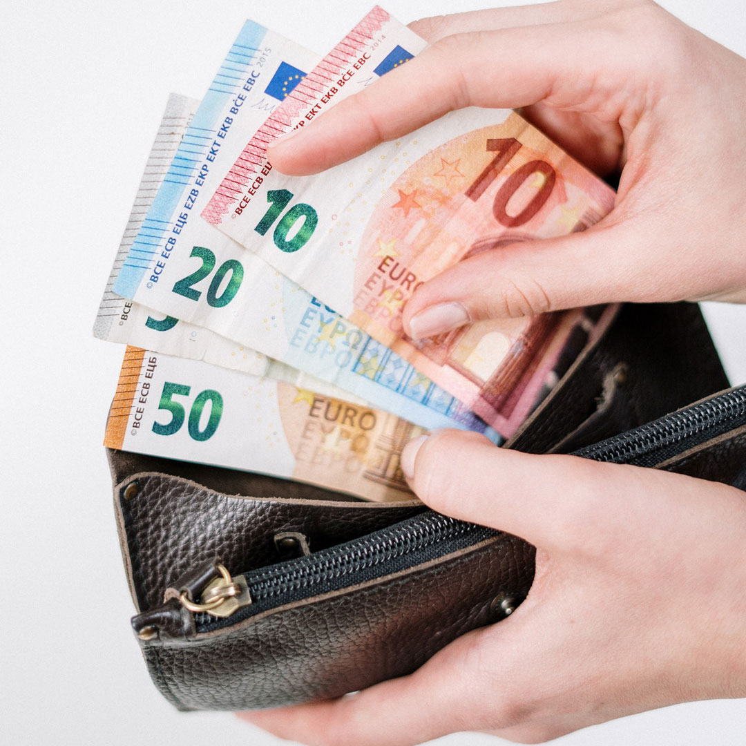 In april start de gemeente met het uitkeren van de eenmalige energietoeslag aan alle inwoners die bekend zijn vanuit Participatiewet of minimabeleid. Andere inwoners met een laag inkomen kunnen uiterlijk 1 mei een aanvraag indienen. Lees meer 👉 tinyurl.com/2p8zsvxu.