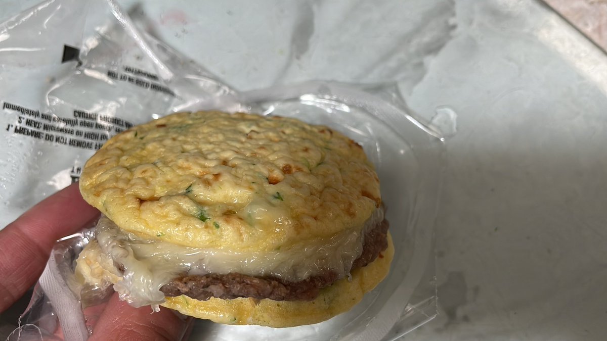 GADTheRose's tweet image. @JimmyDean Delights EGG 🥚’WICH  The Breadless Breakfast #BombBay 👍🏽