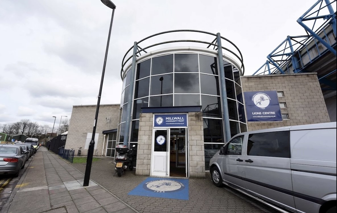 🤝We're hiring a Youth &amp; Community Manager!

😀Are you someone with a flexible attitude who has the ability to engage the local community? Then this might be for the job for you!

👉Click to find out more and for the full JD bit.ly/3v303Qm

#Millwall #NowHiring
