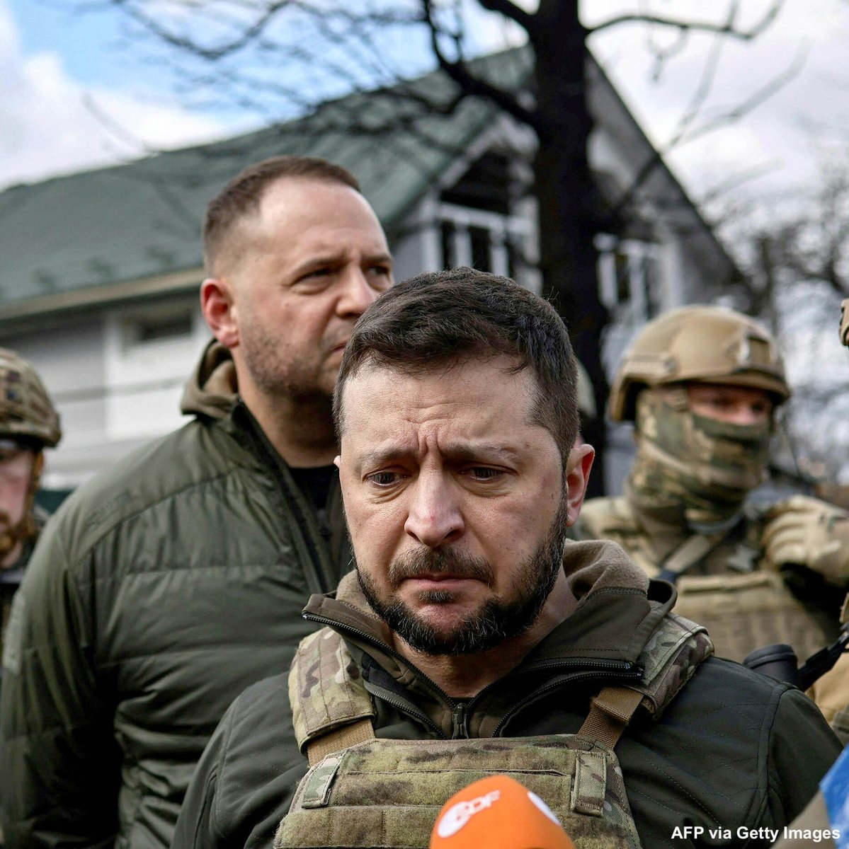 ABC's tweet photo. Ukrainian Pres. Volodymyr Zelenskyy tours the town of Bucha, just northwest of Kyiv, where bodies in civilian clothes were found strewn in the streets and in mass graves. https://t.co/Jh9Rm5B6Er https://t.co/D5esqF6TR4