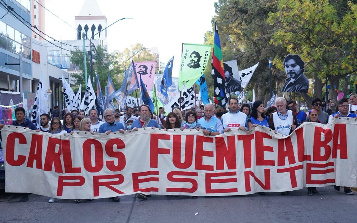 cteracta's tweet photo. Multitudinaria marcha en Neuquén a 15 años del asesinato de Carlos Fuentealba👇🏼 https://t.co/LCZAV6q6Zf https://t.co/gORzi6sfg8