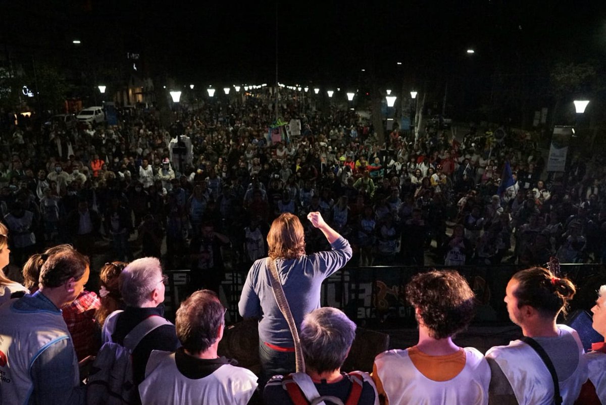 cteracta's tweet photo. Multitudinaria marcha en Neuquén a 15 años del asesinato de Carlos Fuentealba👇🏼 https://t.co/LCZAV6q6Zf https://t.co/gORzi6sfg8
