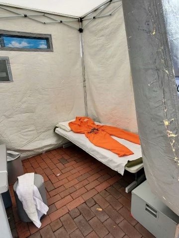 OpenMIDoor's tweet photo. Take a #StandAgainstSolitary and join Open MI Door & Project Outreach at the Diag today!
Sign the petition: https://t.co/o5ixqYxSeW
#OpenMIDoor #ProjectOutreach #EndSolitaryMI https://t.co/on0Y6Qluoa