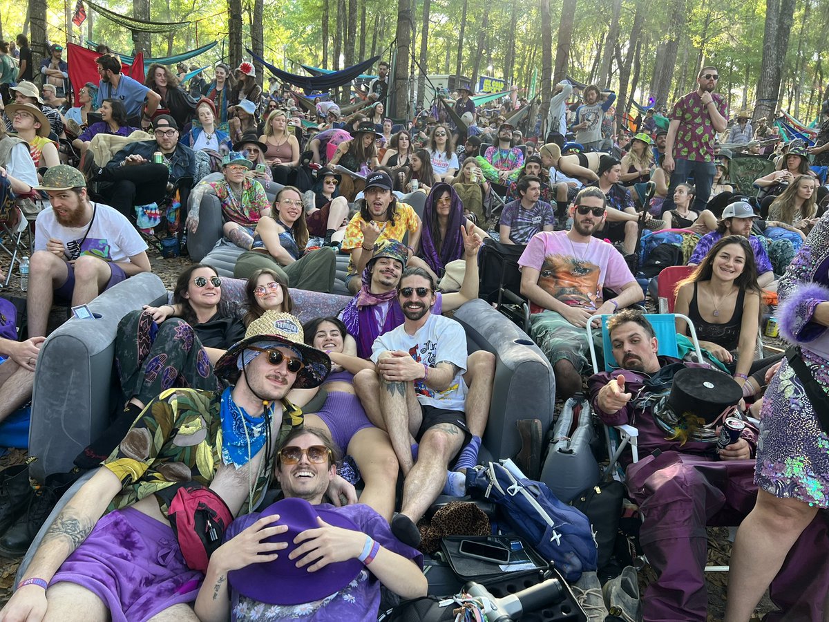 skyy_d4's tweet photo. La familia 💜🔮😈 https://t.co/r4QbdKRvNn