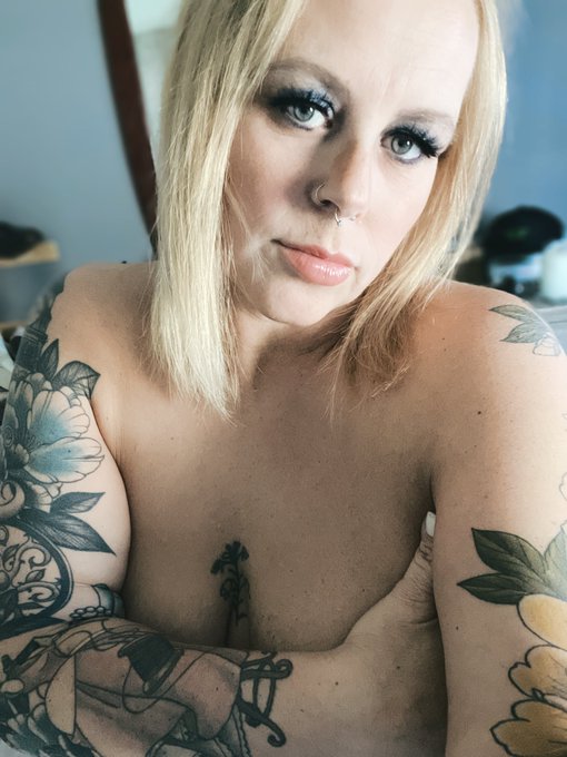 Boobs.. that's the tweet #tittytuesday #boobs #blonde #blueeyes #tattooedwomen https://t.co/8npNwfPg