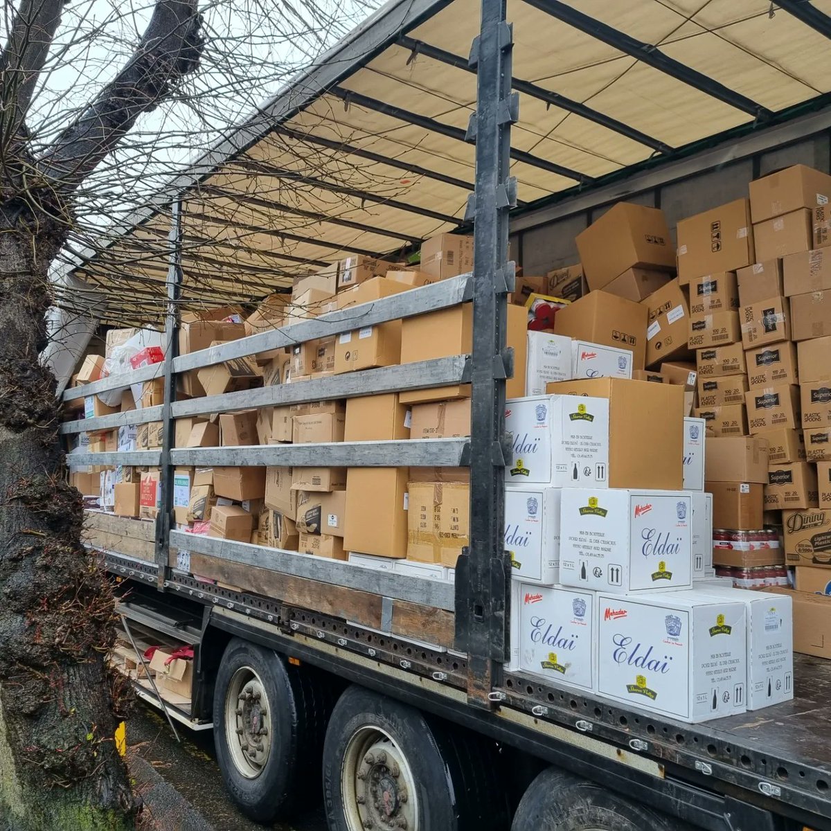 RabbiYYS's tweet photo. Locked and Loaded. 22 tons of Pesach food and essentials collected at Mill Hill Shul together with GIFT and making its way on this Ukranian truck to Odessa. https://t.co/M0H6uiqElT