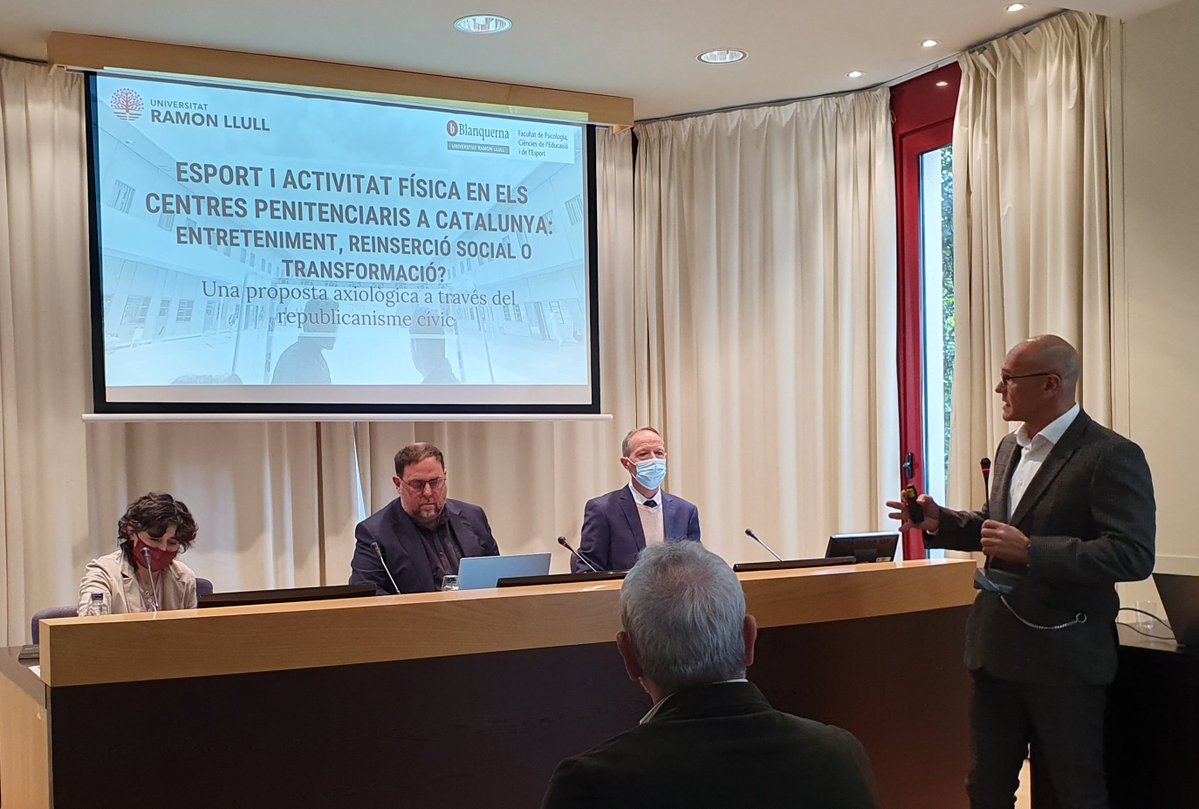 francescrp's tweet photo. Avui l'exconseller d'Exteriors i exeurodiputat Raül Romeva ha defensat a la @uramonllull la seva 2a tesi sobre el valor de l'esport per a la reinserció social de les persones empresonades.
Moltes felicitats Dr. Romeva!
@BlanquernaFPCEE @f_torralba @junqueras Dra. Susanna Soler https://t.co/1OurP6NLpM