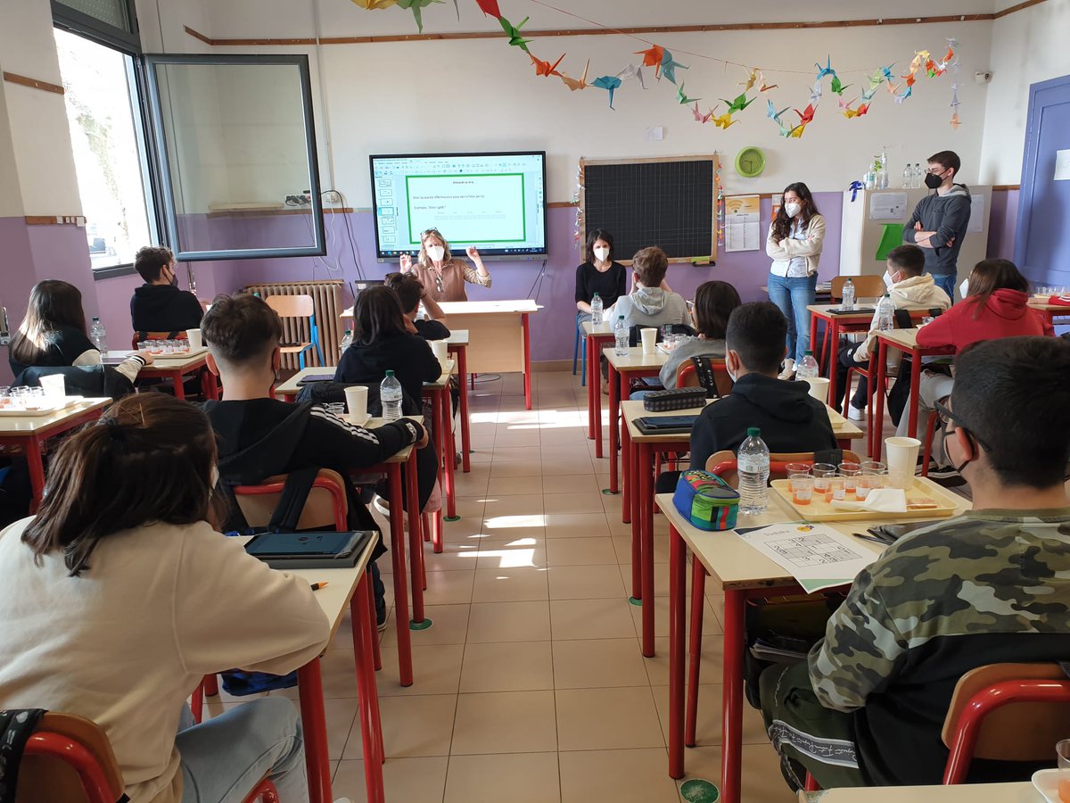 gesorafasocial's tweet photo. Julia Sick, a 3rd year PhD student of Food Science and Technology and other members of @DagriUnifi #sensorylab, are performing sensory tests in Italian schools using grapefruit🍊 juices as part of the #Edulia study.
#sensoryscience https://t.co/QqU2WVKvv5