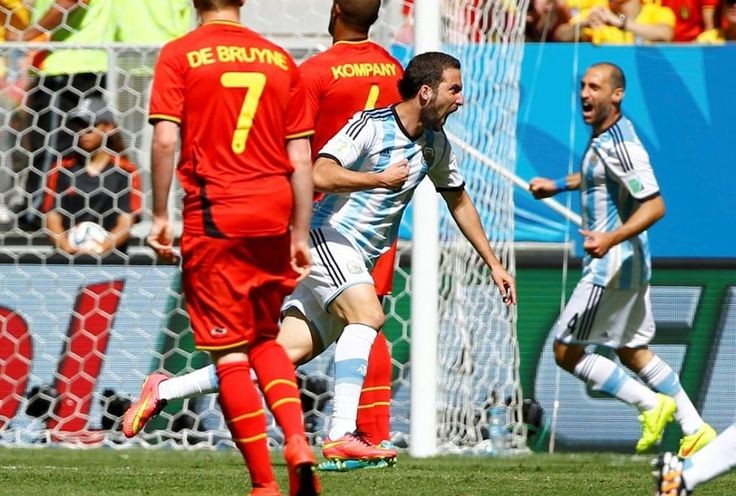 El único tipo que nos metió entre los cuatro mejores de un Mundial en más de 30 años. 

River Plate, Real Madrid, Nápoli, Juventus, Milan, Chelsea, Selección Argentina. 

Entre los 80 máximos goleadores de la historia del fútbol. Respeten, insolentes.