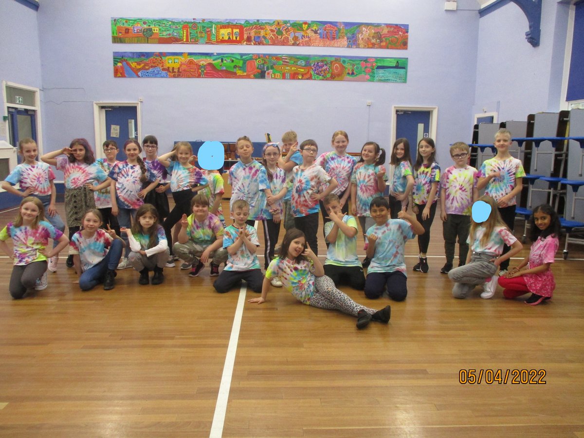 Last week, Year 4 enjoyed tie dying their t-shirts. Today they really enjoyed wearing them! 👕