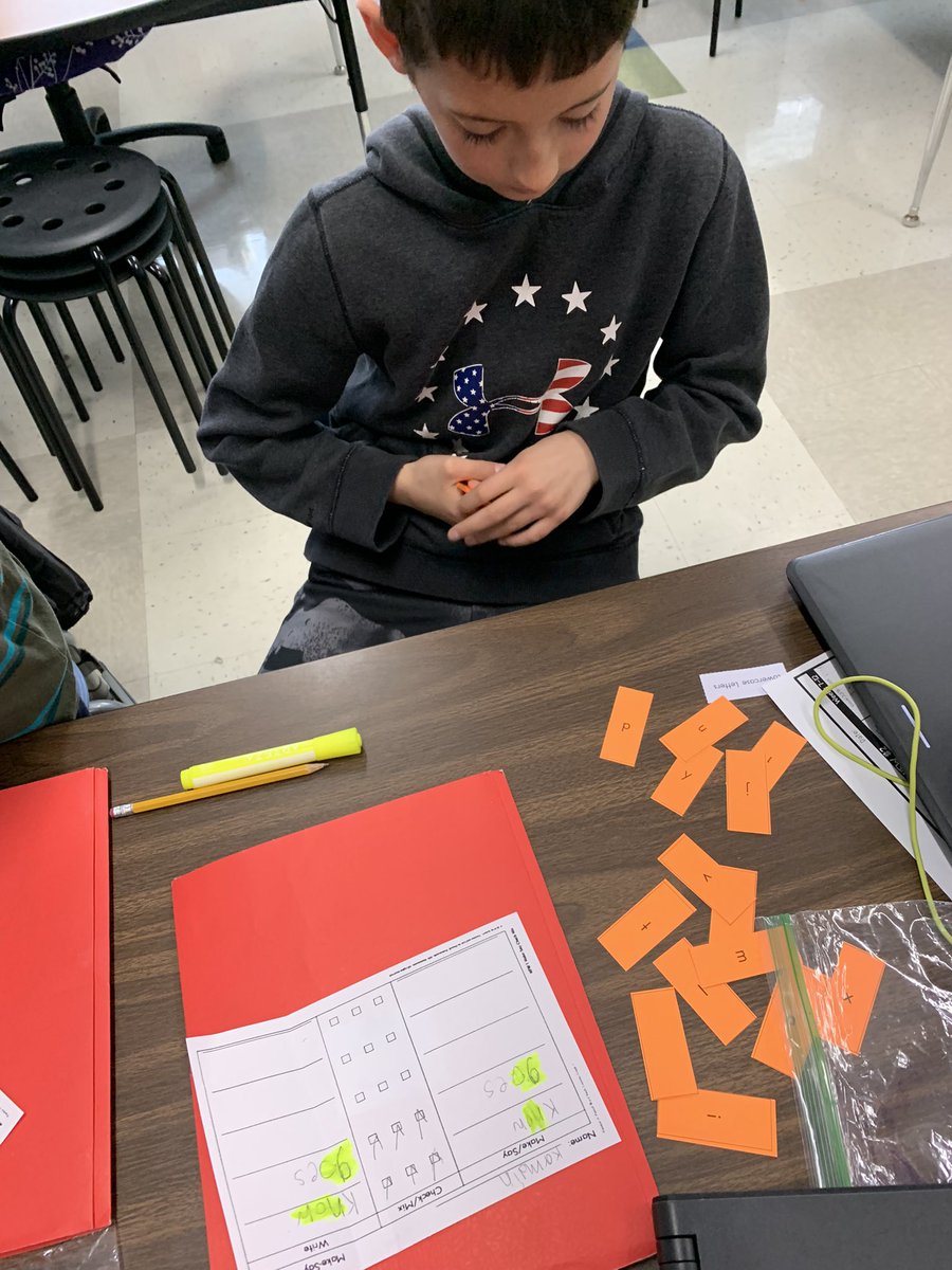 mrs_courtneyj's tweet image. High engagement during word study as the students practiced making sight words. @FountasPinnell @LitCollab @WeAreLegend_NCS