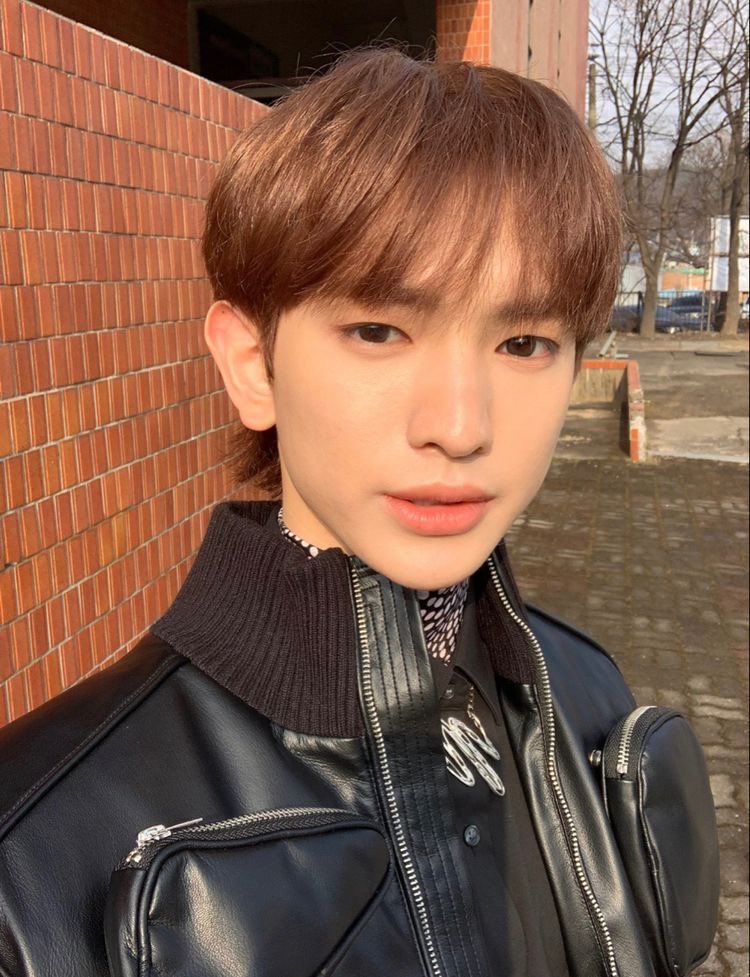 thatseattleboi_'s tweet photo. OUR APRIL BLOSSOM LEW
#의웅이_생일_진짜루_축하해
#SpringPrince_LEW_Day
@TPST__official @TPST_twt https://t.co/umZOdFxr1s