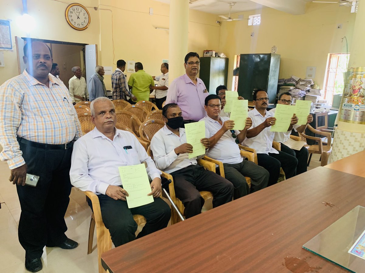damapada's tweet photo. School Patta delivered to Head Master and principal of 5T transformation schools under damapada tahasil. @rdmodisha @CuttackDM @damapada https://t.co/qpWL19Hmd3