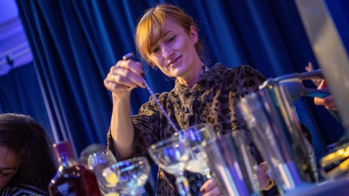 homeofbombay's tweet image. Making plans for the Easter #bankholidayweekend? We have availability on our #Gin Cocktail Masterclass &amp;amp; our Discovery Experience -  bombaysapphire.com/distillery/tou… don’t miss out! #BombayDistillery #BombaySapphire  #VisitEngland #VisitHampshire #LoveSouthEastEngland #Hampshire