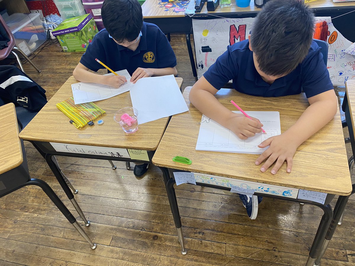 mpecoraro28's tweet photo. Dissolving Peep science experiment fun! 🐰 🧪 https://t.co/ZDhWGGK0pZ