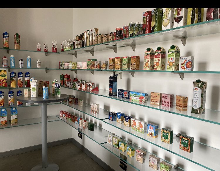 bjorklundjan's tweet photo. TetraPak. Ett av de största 🇸🇪 företagen i 🇮🇹. Nära 5 miljarder i omsättning. 2500 anställda. Här på besök med Paolo Maggi o Sara De Simoni. @tetrapak https://t.co/UiUOzstoe9