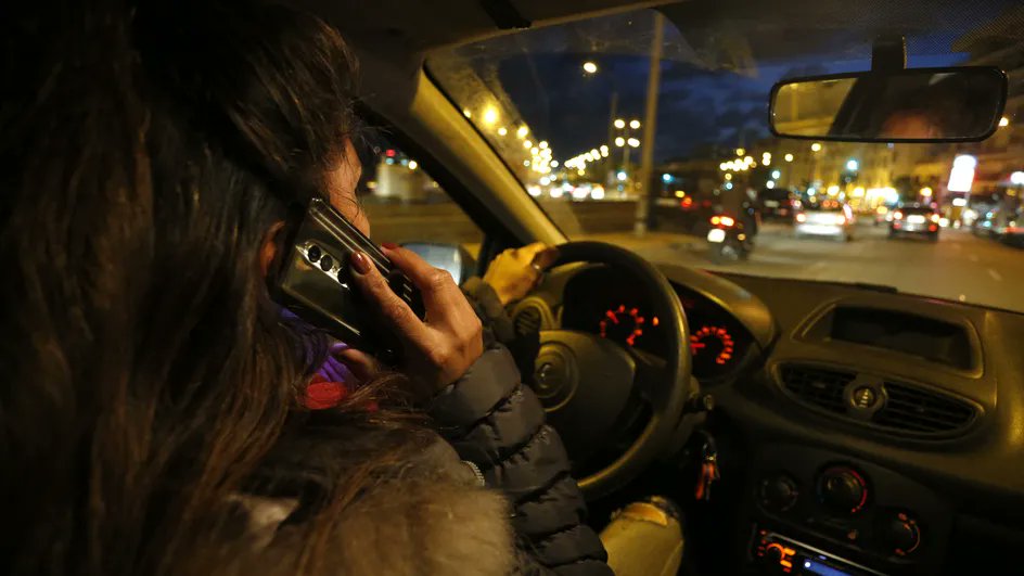 franceinfo's tweet photo. Sécurité routière : le téléphone au volant est "une triple source de distraction, manuelle, visuelle et cognitive", alerte la Prévention Routière

https://t.co/8SwhWkHKZp https://t.co/1guSLIrso3