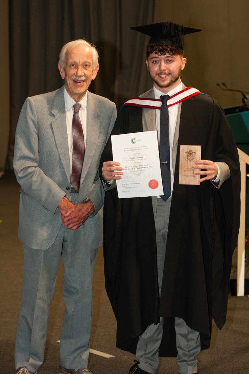 RSC_Bristol's tweet photo. Well done to Michael Girling @uniofglos, who was awarded the @RoySocChem Bristol &amp; District Annual Student Prize (2021) for his dissertation "The antimicrobial properties of Honeybee propolis." Our Uni Liaison Officer Dr Colin Chapman presented him w.a £150 prize &amp; £50 book token https://t.co/DpBOZMWwk1