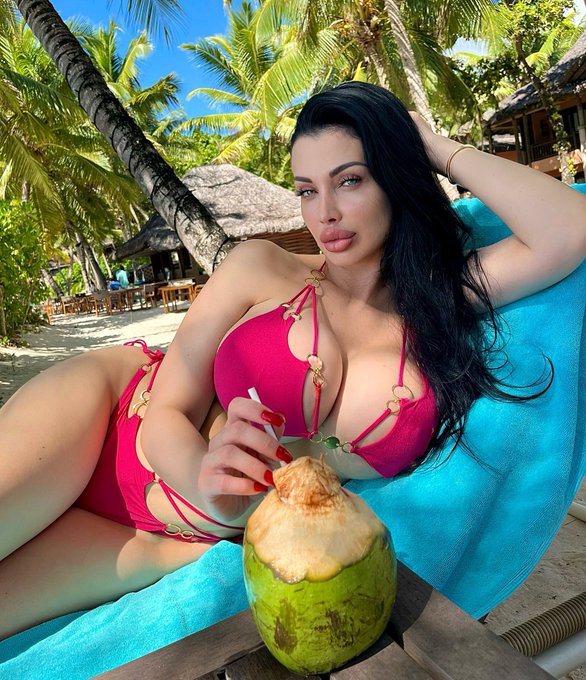 Hello from Seychelles?? https://t.co/KdmOdtLCFM