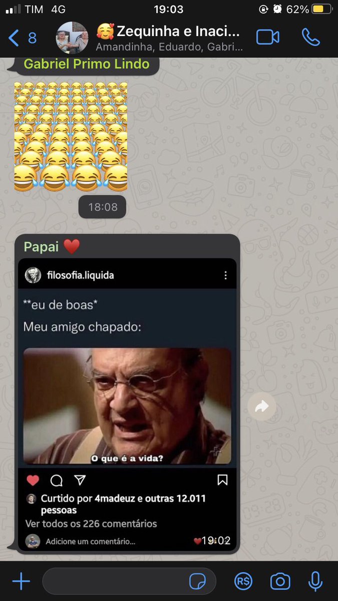 eotxembas's tweet photo. O que minha mãe posta no grupo da família  //  O que meu pai posta no grupo da família https://t.co/IbU0vmjXWx