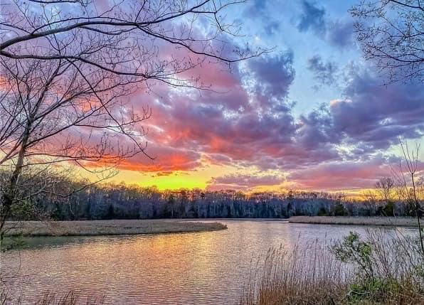 KaylaJSellsVA's tweet image. Check out this beautiful new listing in Newport News! 
🛏 2 Bedrooms 
🛁 2.5 Bathrooms 
📏 1,448 sq. ft. 
🌊 Skiffes Creek
💰$175,000 List Price
🏡 Condo 

Give me a call and share my number. 📲 757-897-7875

longandfoster.com/KaylaLJones/ho…