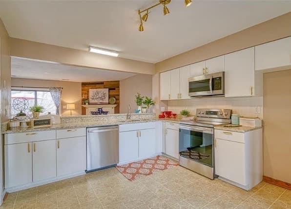 KaylaJSellsVA's tweet image. Check out this beautiful new listing in Newport News! 
🛏 2 Bedrooms 
🛁 2.5 Bathrooms 
📏 1,448 sq. ft. 
🌊 Skiffes Creek
💰$175,000 List Price
🏡 Condo 

Give me a call and share my number. 📲 757-897-7875

longandfoster.com/KaylaLJones/ho…