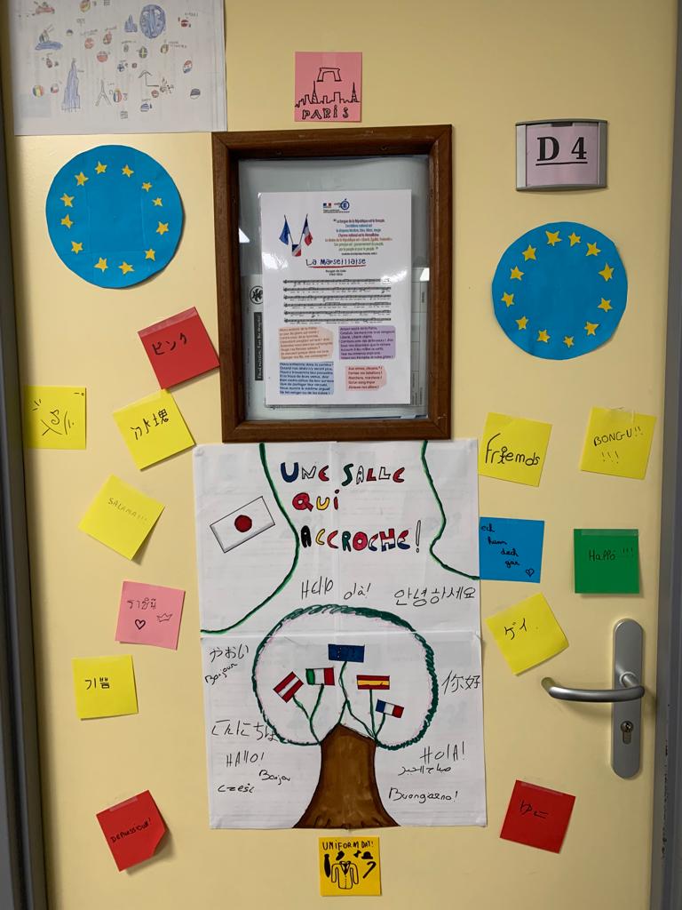 CBrignoles's tweet photo. Les 5è ont réfléchi à la thématique "Vivre l'Europe, s'ouvrir au monde" et vous proposent leur #PostItWall ⤵️ https://t.co/oiaisGubUL