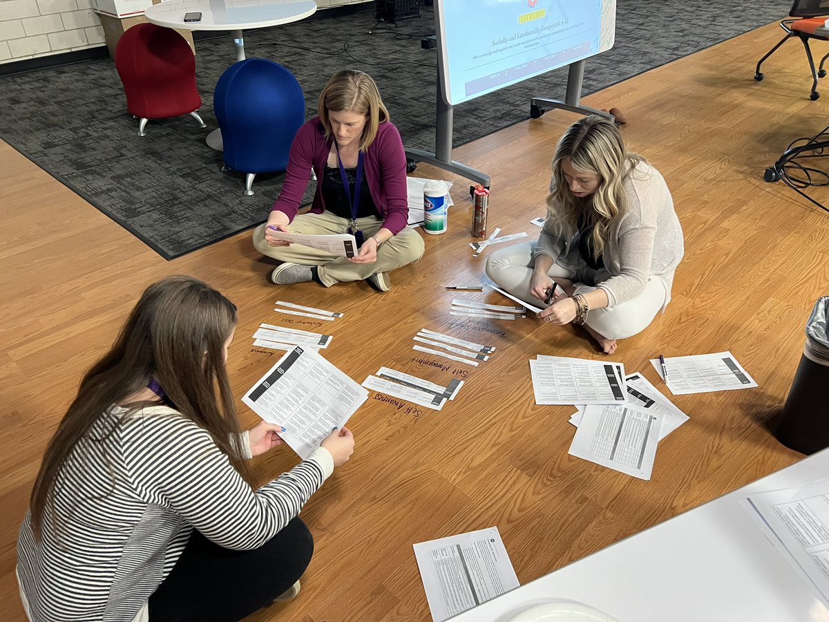 So excited to work with the <a href="/ReynCDL/">Reynoldsburg Center for Deeper Learning</a> to finalize the #POG rubrics! @IsabelBozada <a href="/bcrane03/">Bill Crane</a>