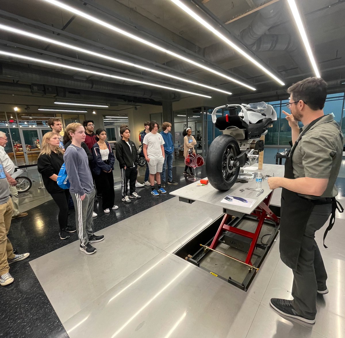 NealeBaylyRides's tweet photo. Local High School students checking out the #monoproject at @BarberMuseum https://t.co/idCvdUJWSk