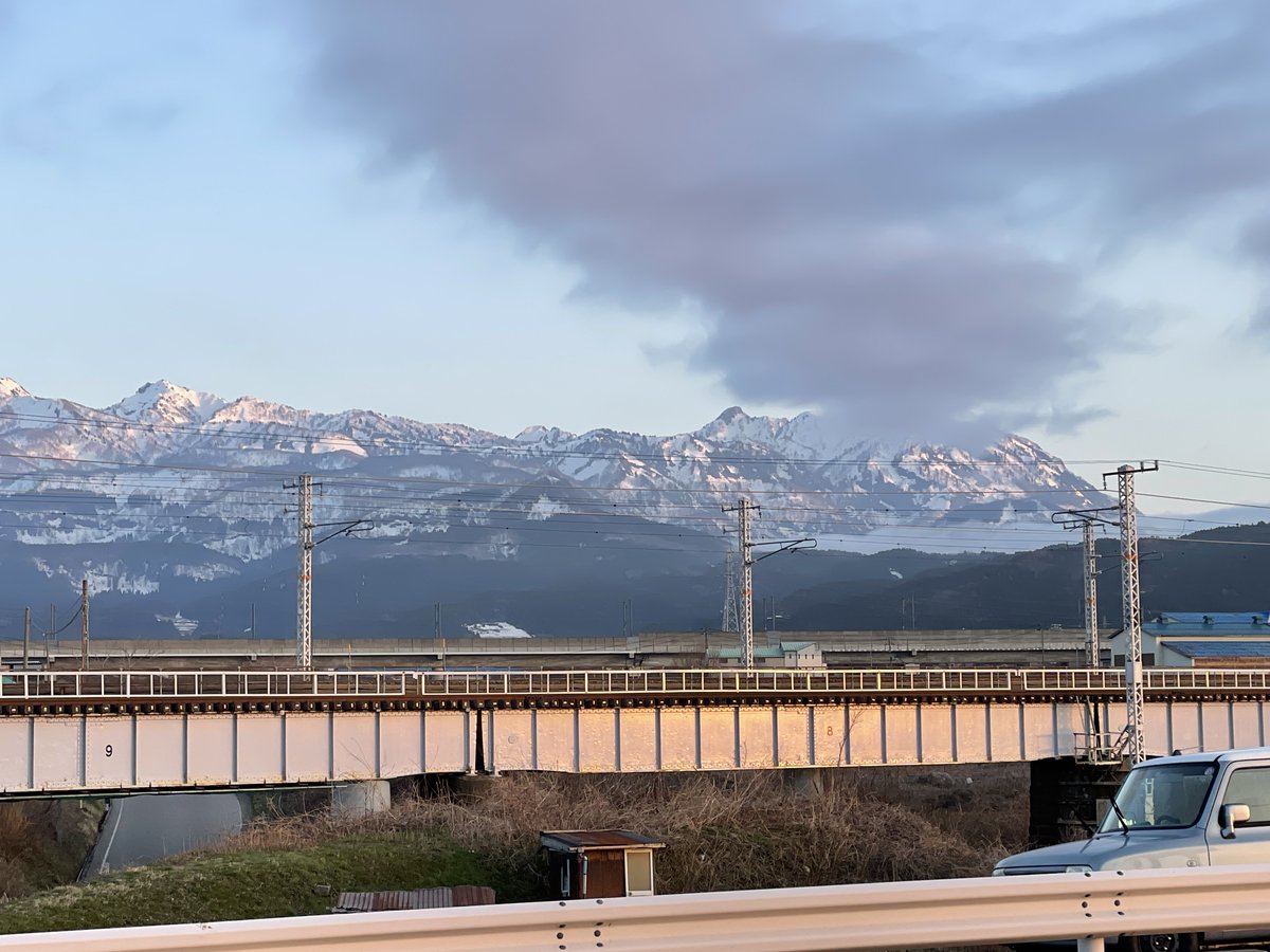 深夜なのでこっそり前に日本海を見に行った時の写真でも(駅に置いてあったノートにらくがきもしてきたけど今回は時間とれなくてさっくり…無計画旅だからしかたないね😇) 