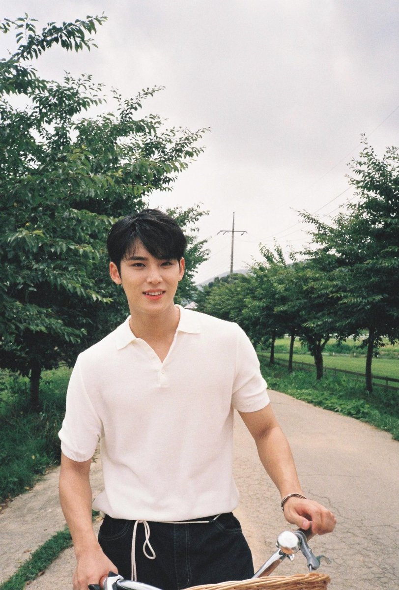 JEONWONULAND's tweet photo. happy birthday to one of the most precious souls out there, you deserve all the happiness in the world. i hope i can see you soon https://t.co/tIyhKbHhjb