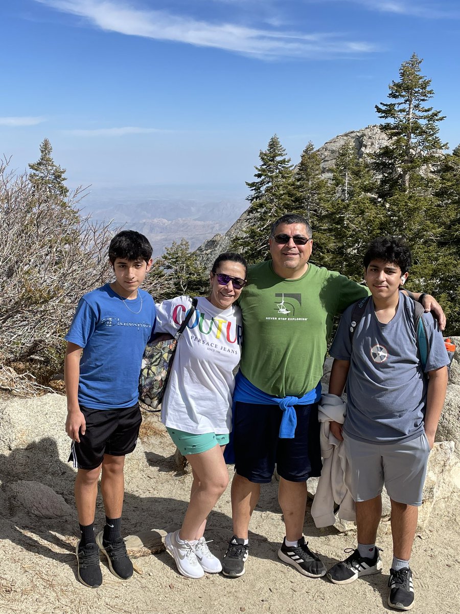Twinpanzee's tweet photo. Fun family day hiking the “Desert Loop” up at the top of the @PSTramway   What a view! https://t.co/hchdfINTKC