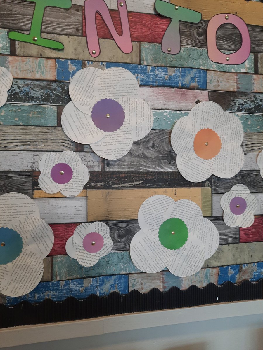LibraryLane1978's tweet photo. New April reading display in the library....put up in the peace and quiet in the holidays. 
Flowers made from upcycled books cut into circles. 
#schoollibrarydisplay https://t.co/RTXlkGik4W