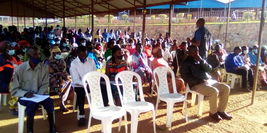 DeborahKanimba's tweet photo. None kuwa 05/4/2022 mu kagali ka Ntunga, mu murenge wa mwulire, habaye inteko yabaturage aho twasuwe n'Inzego z'umutekano DASSO na RIB kurwego rw'Akarere ka Rwamagana.
Ingingo zaganiriweho:
1. Umutekano
2.mutuel 
3.kwibuka
4.kugaruza inguzanyo za VUP financial services 
Ejo heza. https://t.co/pvCCZZJSxu