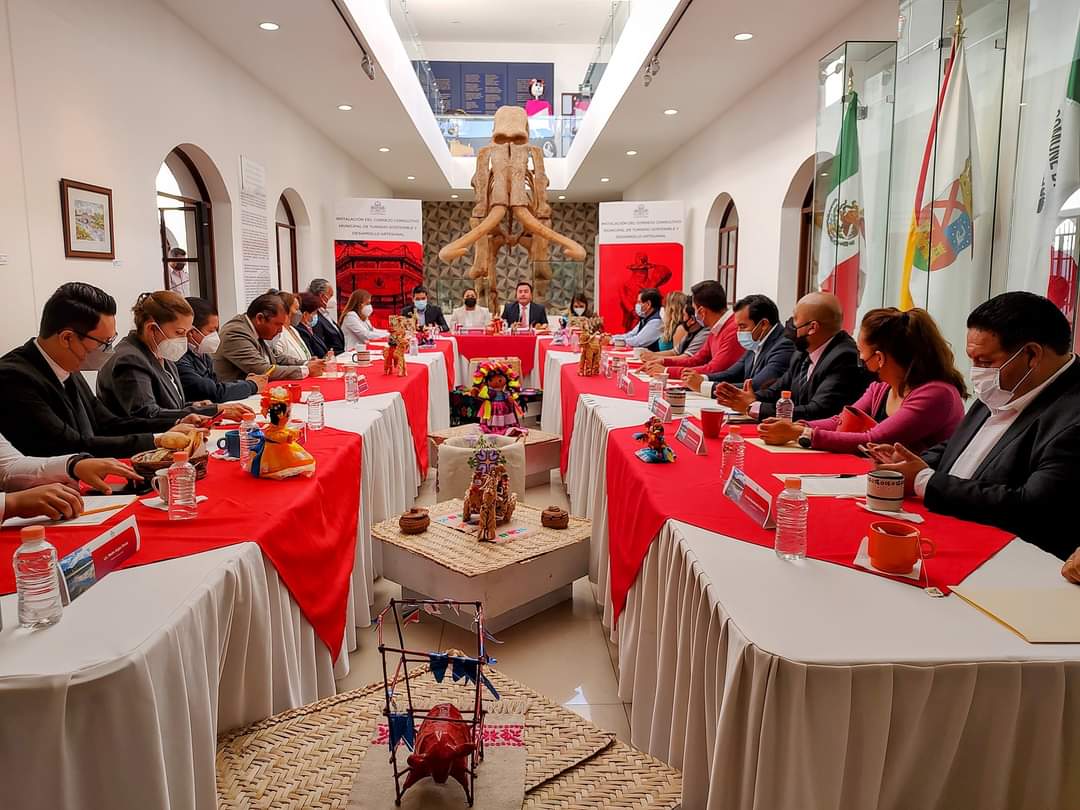 DIF_Lerma's tweet photo. Se llevó acabo la instalación del "Consejo Consultivo Municipal de Turismo Sostenible y Desarrollo Artesanal" dónde asistió la presidenta del #DIFLerma, Marisol Mote Martinez .

#MunicipioDeLerma #Turismo #Artesanal https://t.co/i2f50DPgop
