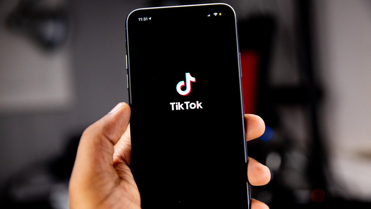 thisisformative's tweet photo. TikTok and B2B marketing could be a match made in heaven 😇

Find out why from our Head of Social &amp; Insights @RichW82: https://t.co/pRjWCVuqnO #TikTok #B2B https://t.co/ctJS8RbJOv