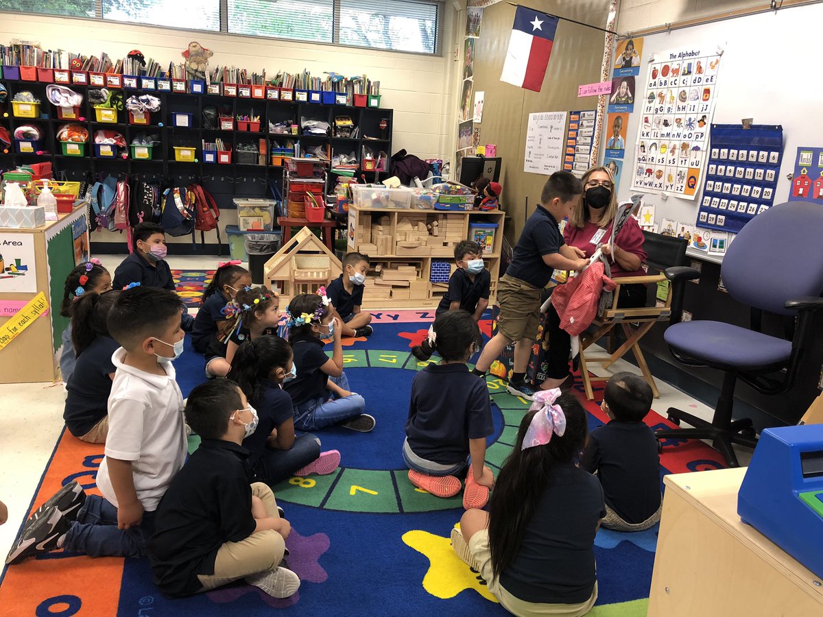 Kindersauceda's tweet photo. Guest Reader for the Week of the Young Child♥️@NISD_ECE @EsparzaReading @NISDEvenStart @BarbTriplettTX @GGarcia198 @NISD @NISDEsparza https://t.co/uEjhu7fujm