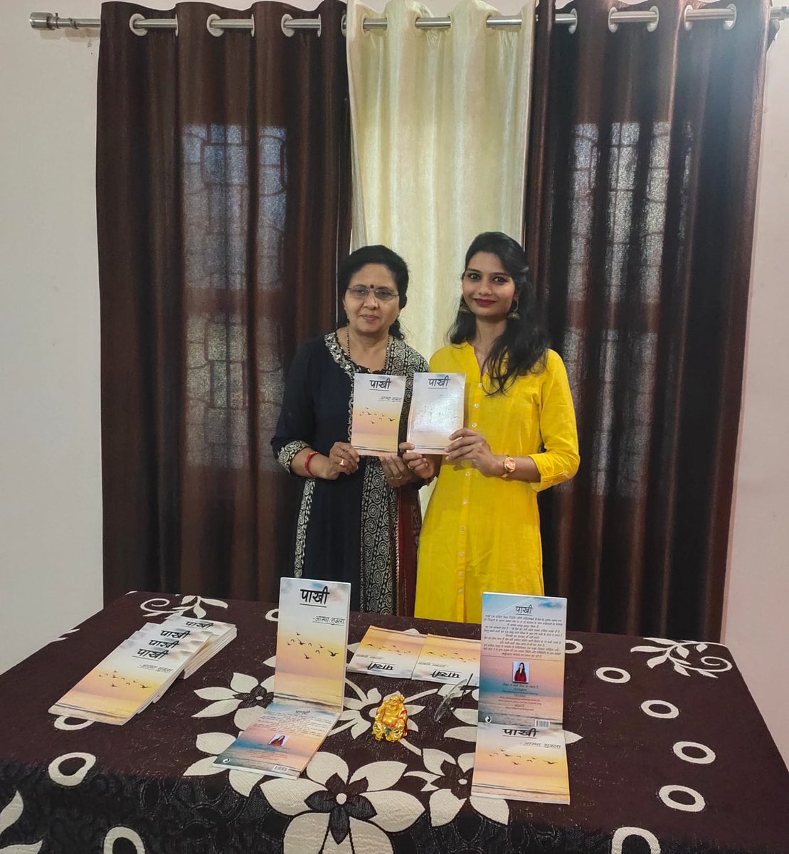 land_fox's tweet photo. The wait is finally over as one of the most notable poets of this decade Miss Astha Shuka comes up with her new book titled Pakhi.
We are overwhelmed with joy and happiness and we can���t wait for you to read it.
Buy your copies now. It is live on Amazon!!

#writersofinstagram https://t.co/TDRhI3ZSTo