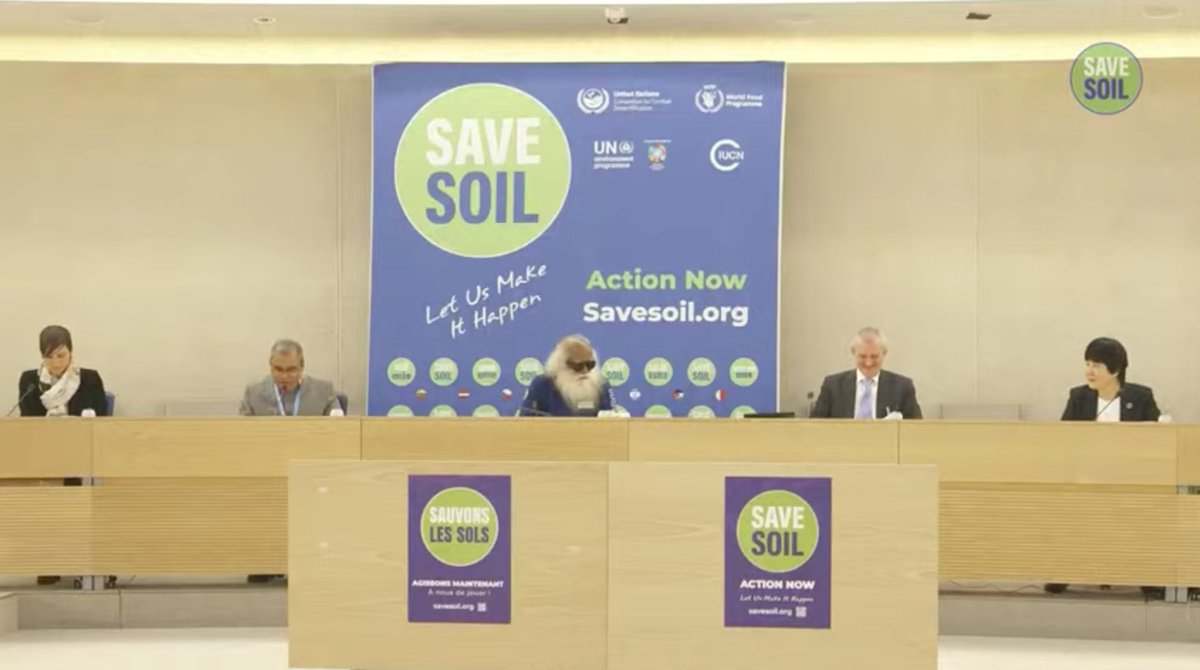 Dignitaries are welcomed on stage with a bouquet of flowers offered by young children <a href="/UNGeneva/">United Nations Geneva</a>. #SaveSoilAtUN #SaveSoil 
<a href="/IUCN_forests/">IUCN Forest and Grasslands</a> <a href="/naokoy21/">Naoko Yamamoto</a> <a href="/WHO/">World Health Organization (WHO)</a> @SDGLab <a href="/IndiaUNGeneva/">India at UN, Geneva</a> <a href="/SadhguruJV/">Sadhguru</a>