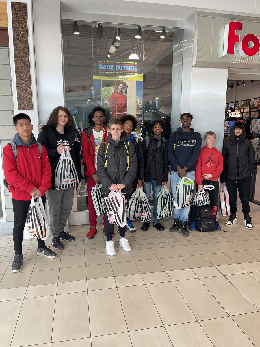 SwcAviation's tweet photo. Speaking of flying!  Our JR boys basketball program won the #sneakerup contest!! Ty @superfan_nav and @footlockercad @HWDSB @Churchill_HWDSB @CNicHWDSB @11Kindree @MsZsiros @SWC_SchoolCo https://t.co/gscWl1TwRj