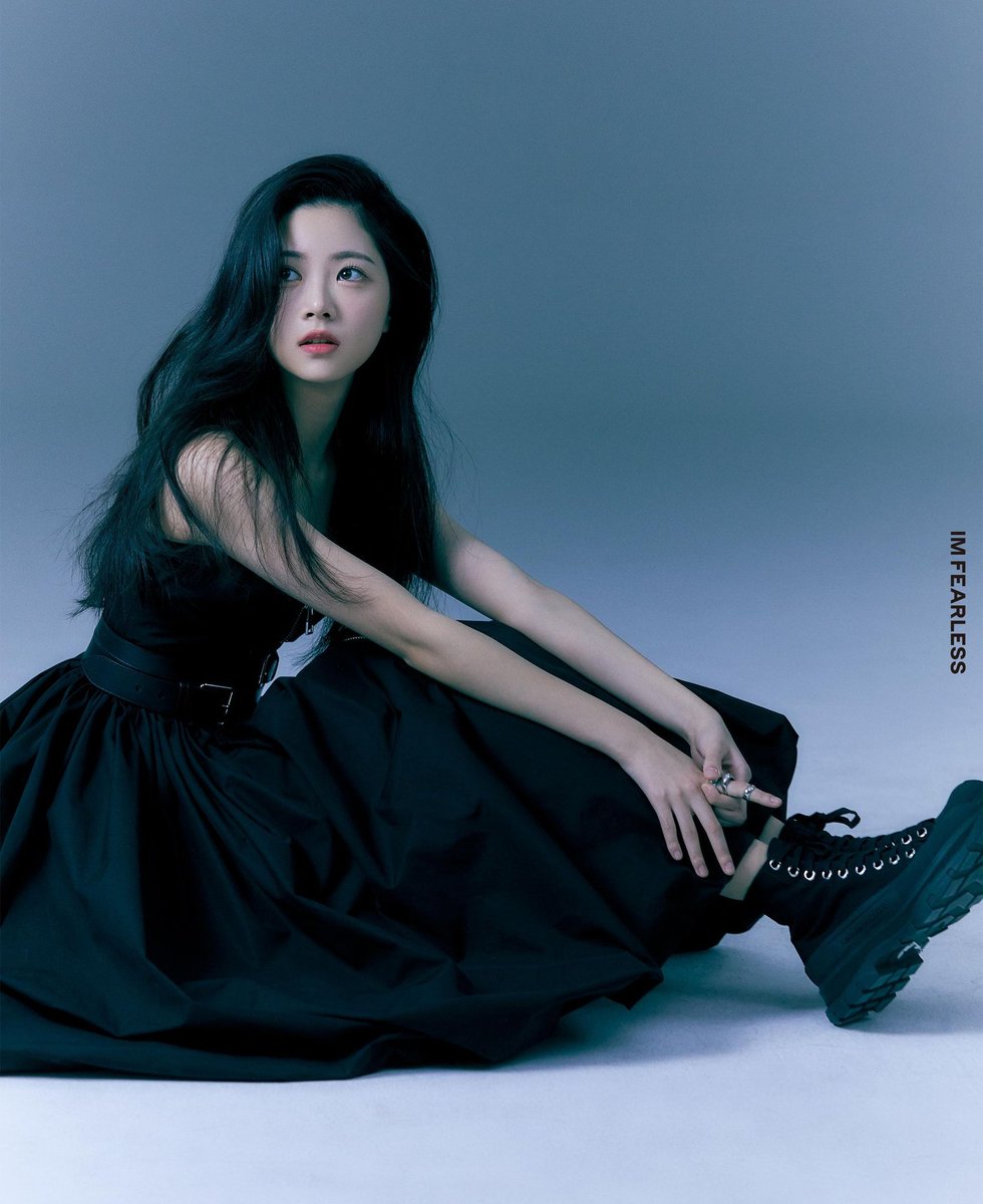 Jungwoni33's tweet photo. 🥳🥳🥳WELCOME🥳🥳🥳
Le_sserafim hong eunchae
3RD MEMBER TO BE REVEALED
@le_sserafim
#hongeunchae
#LE_SSERAFIM #3RDMEMBER
☑️MIYAWAKI SAKURA
☑️KIM GARAM
☑️HONG EUNCHAE https://t.co/4QfG2Z08pU