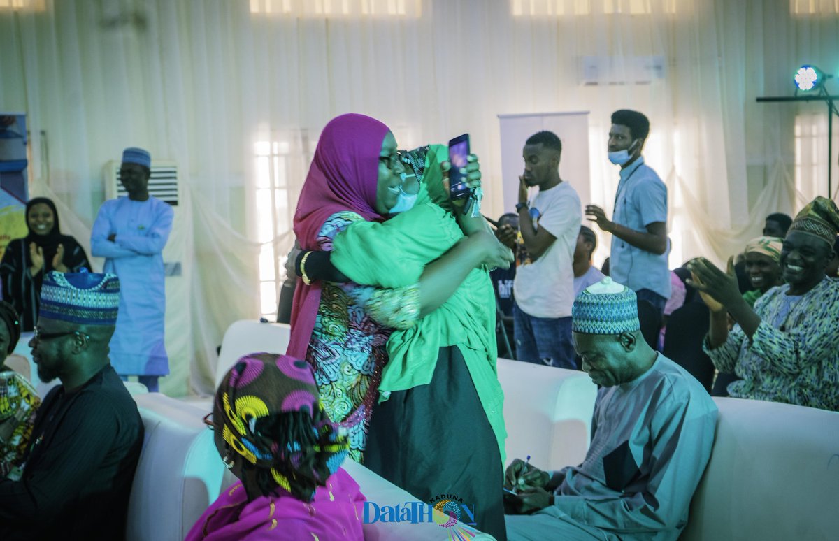 ClickOnKaduna's tweet photo. Here's our golden moment at the #KadunaDatathon.
Datathon finalist Kassandra Jonah shares a warm hug with her mum after winning a spot in the Click-On Kaduna Data Science Fellowship Programme 2.0. https://t.co/lVDFzz3oPR